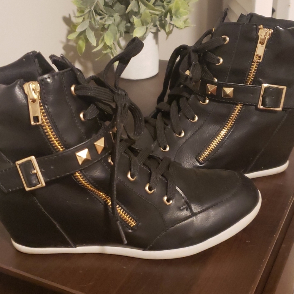 Cute black and gold boot wedge